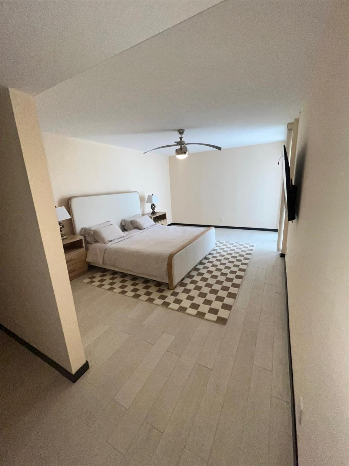 19707 Turnberry Way 8L, Miami, FL 33180