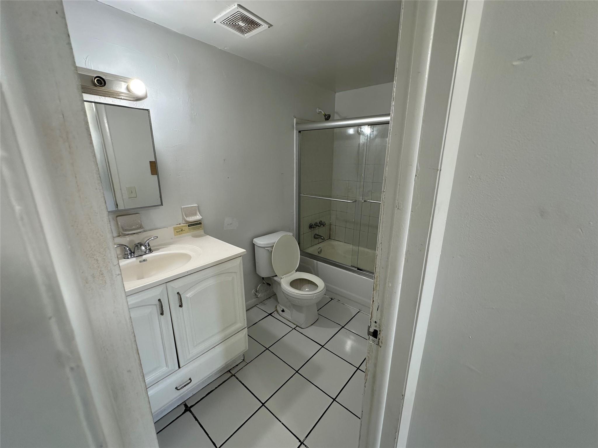 Photo for 3700 NW 21st Street, 411, Lauderdale Lakes, FL 33311 - listing #FX-10532088 3700 NW 21st Street, 411, Lauderdale Lakes, FL 33311