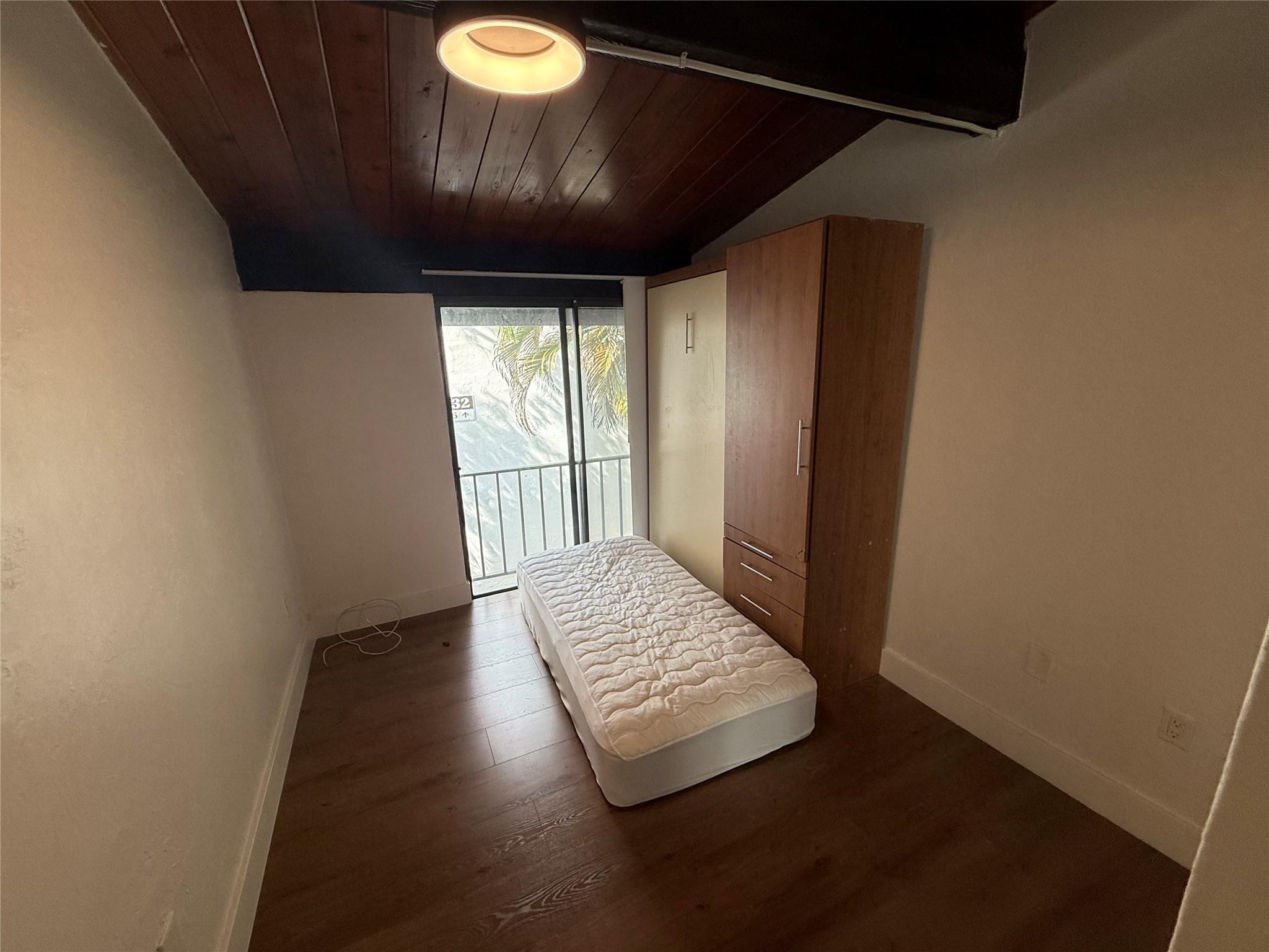 19428 NE 26th Avenue 103, Miami, FL 33180