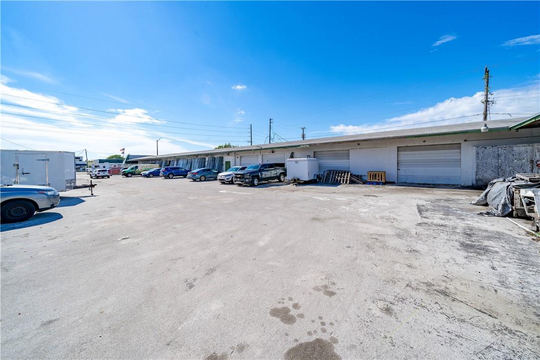 841 NE 44th Street, Oakland Park, FL 33334