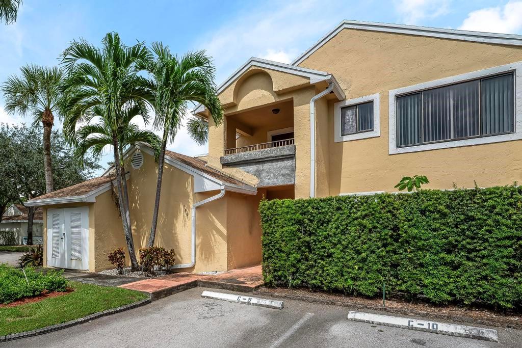 Photo for 151 SW 95th Terrace, 106, Pembroke Pines, FL 33025 - listing #FX-10536110 151 SW 95th Terrace, 106, Pembroke Pines, FL 33025