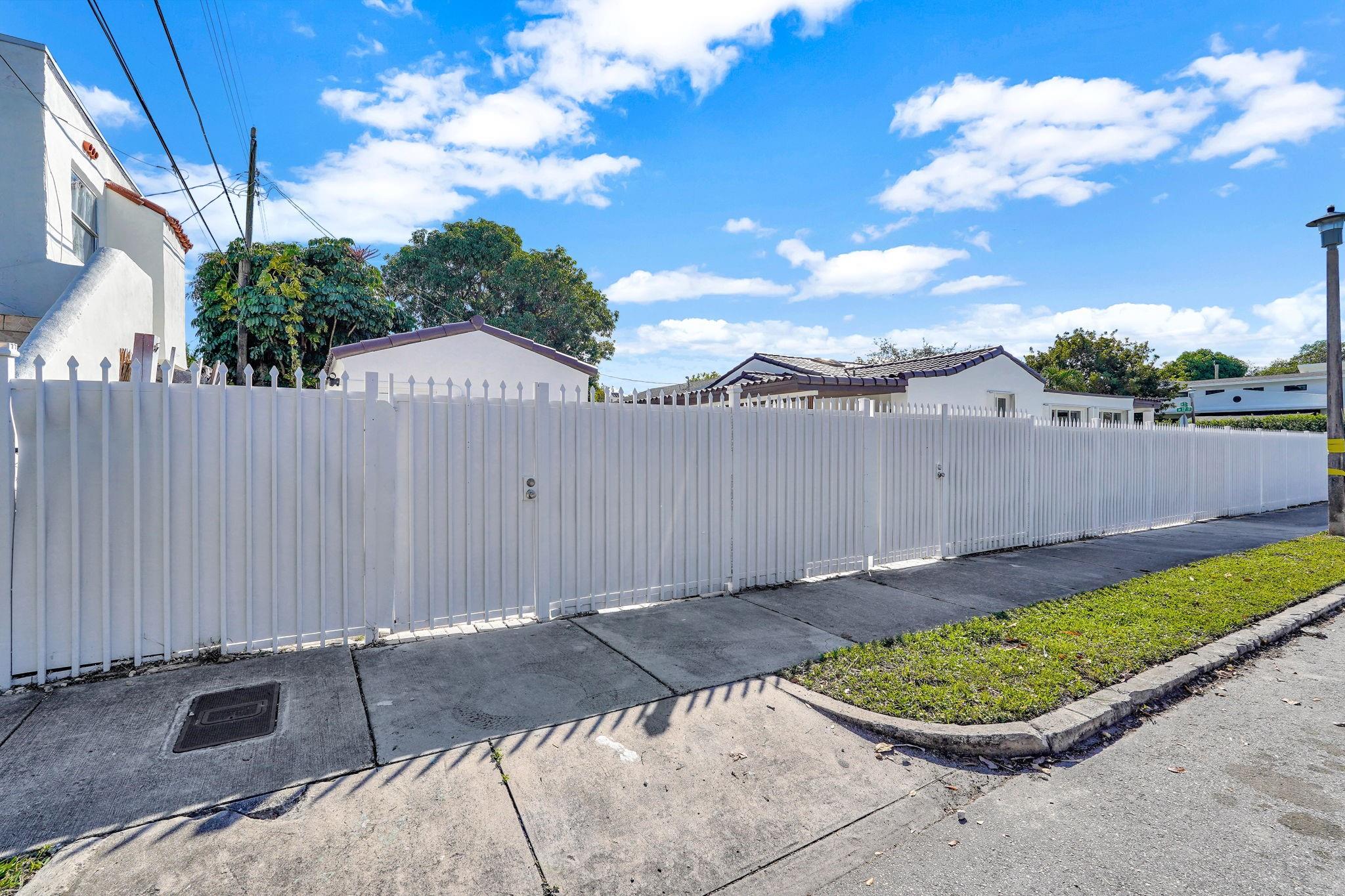 2291 SW 17th Street, Miami, FL 33145