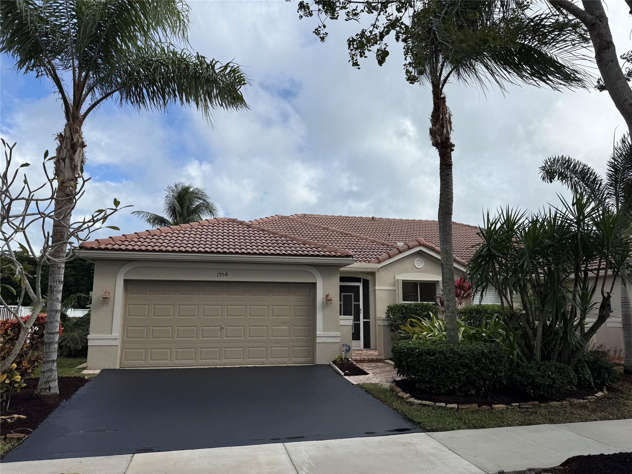 Photo for 1954 Andromeda Lane, Weston, FL 33327 - listing #FX-10533701 1954 Andromeda Lane, Weston, FL 33327