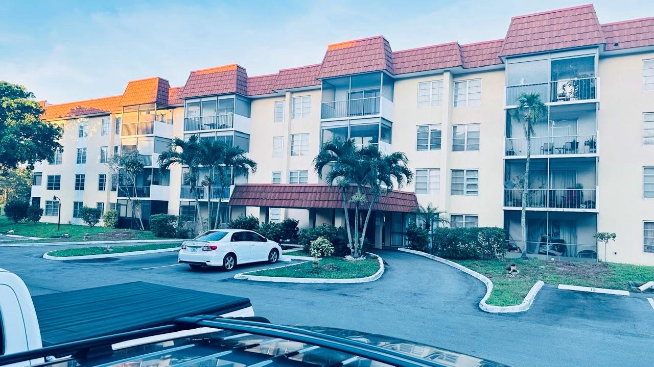 Photo for 4170 Inverrary Drive, 105, Lauderhill, FL 33319 - listing #FX-10529192 4170 Inverrary Drive, 105, Lauderhill, FL 33319