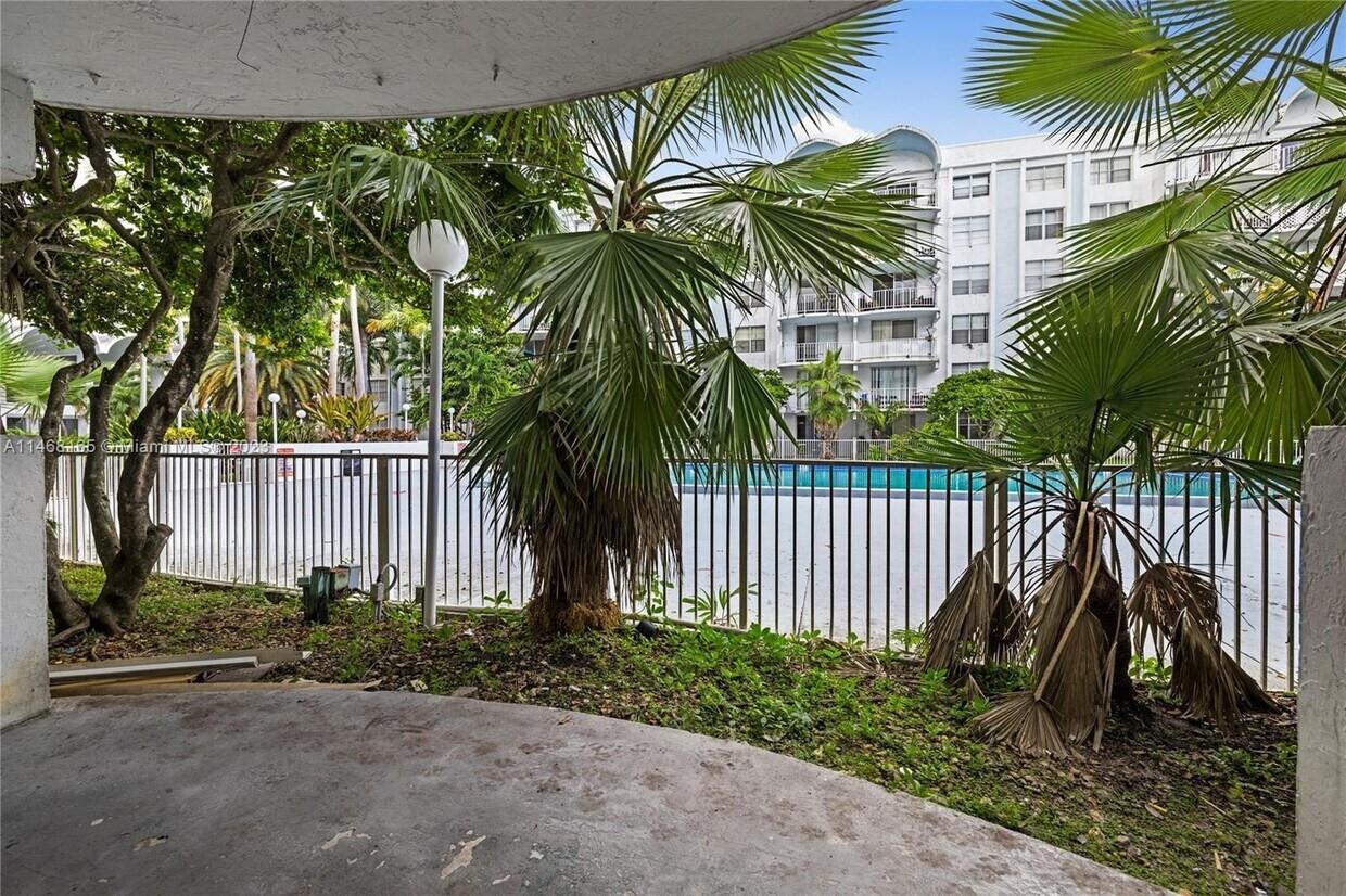 Photo for 494 NW 165th Street Road, C108, Miami, FL 33169 - listing #FX-10534434 494 NW 165th Street Road, C108, Miami, FL 33169