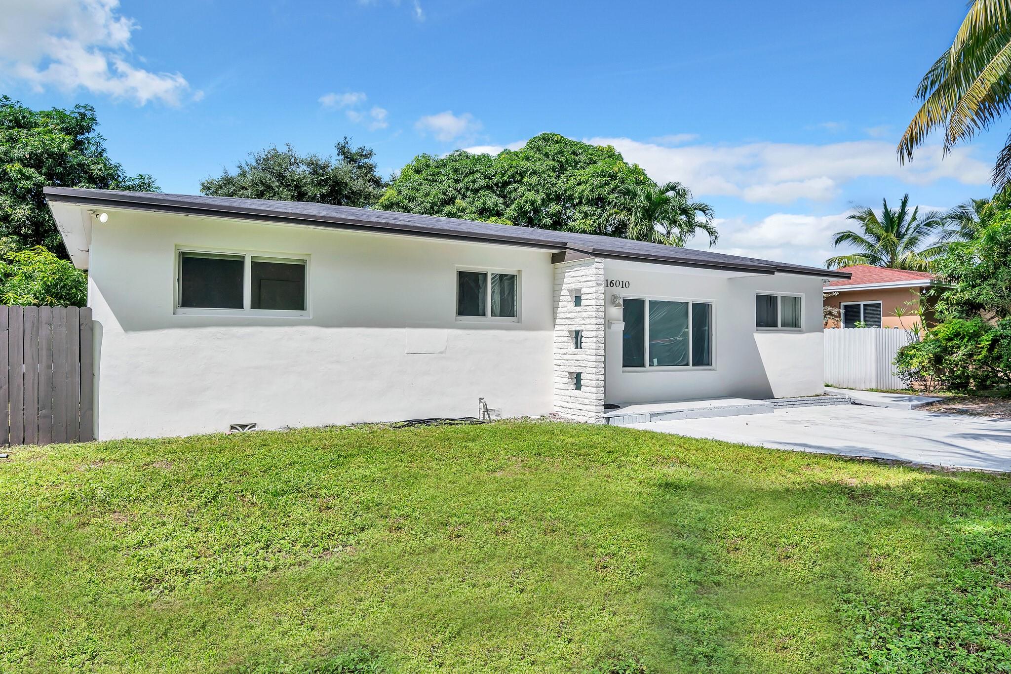 Photo for 16010 NE 5th Avenue, Miami, FL 33162 - listing #FX-10529066 16010 NE 5th Avenue, Miami, FL 33162