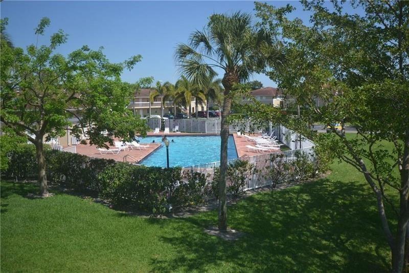 930 Twin Lakes Drive 8-P, Coral Springs, FL 33071