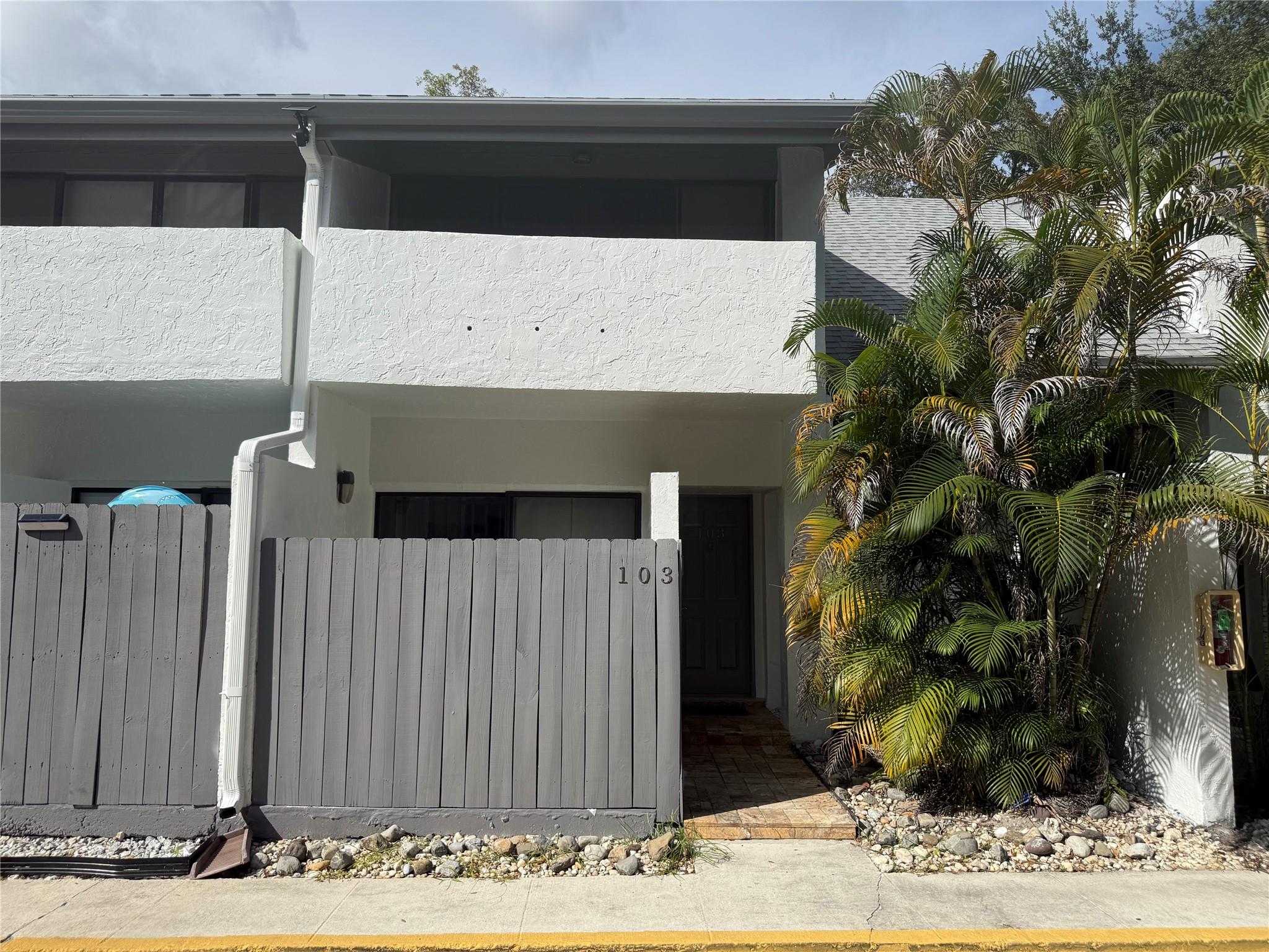 19428 NE 26th Avenue 103, Miami, FL 33180