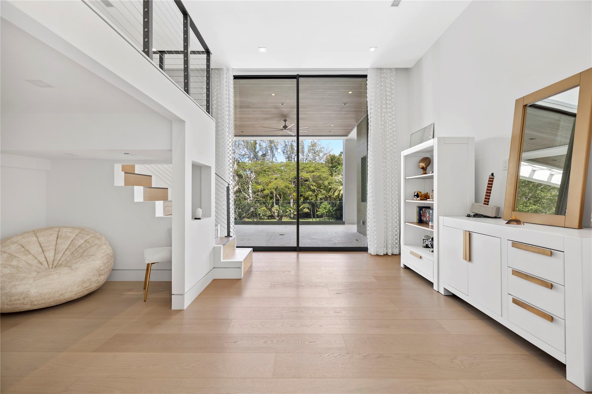 #6-2nd Floor Upstairs Front angle