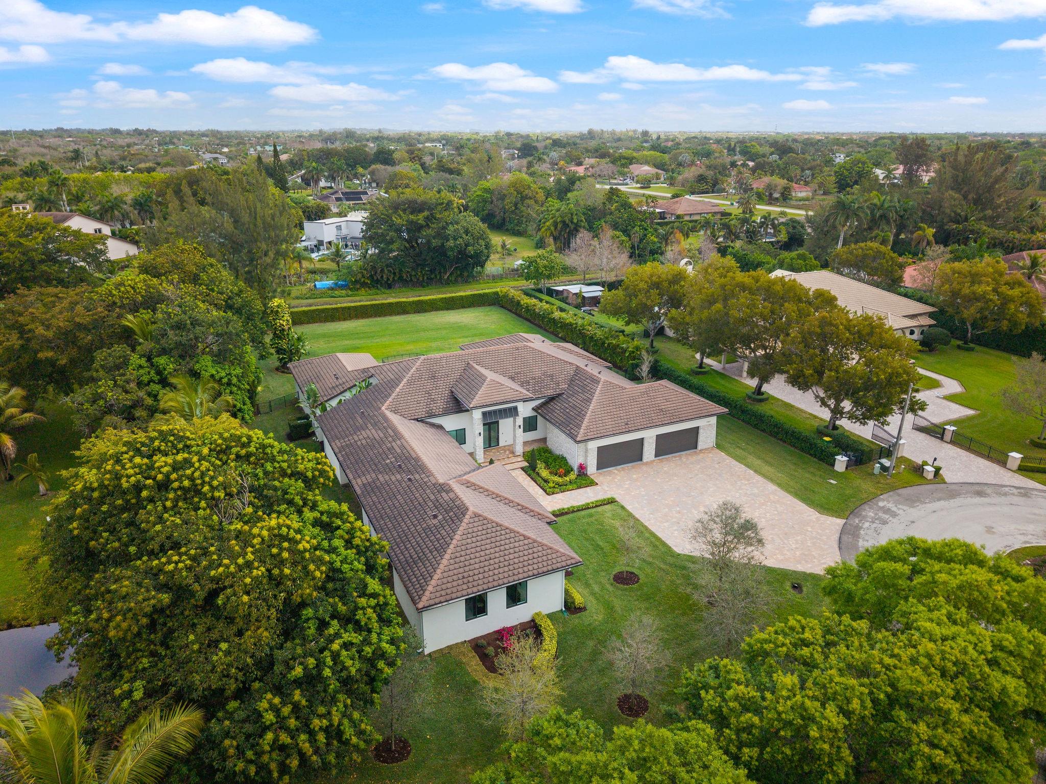 11861 NW 9 Street, Plantation, FL 33325