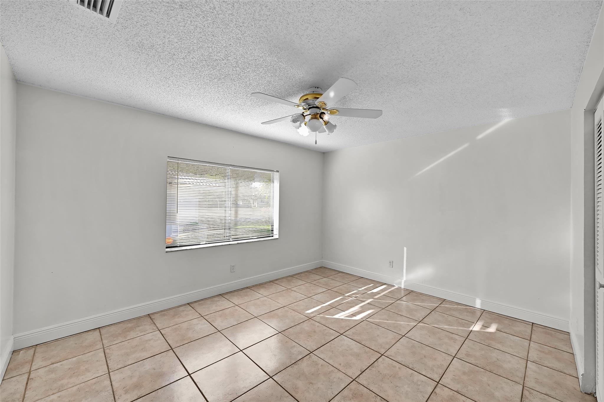11136 NW 1st Place, Coral Springs, FL 33071