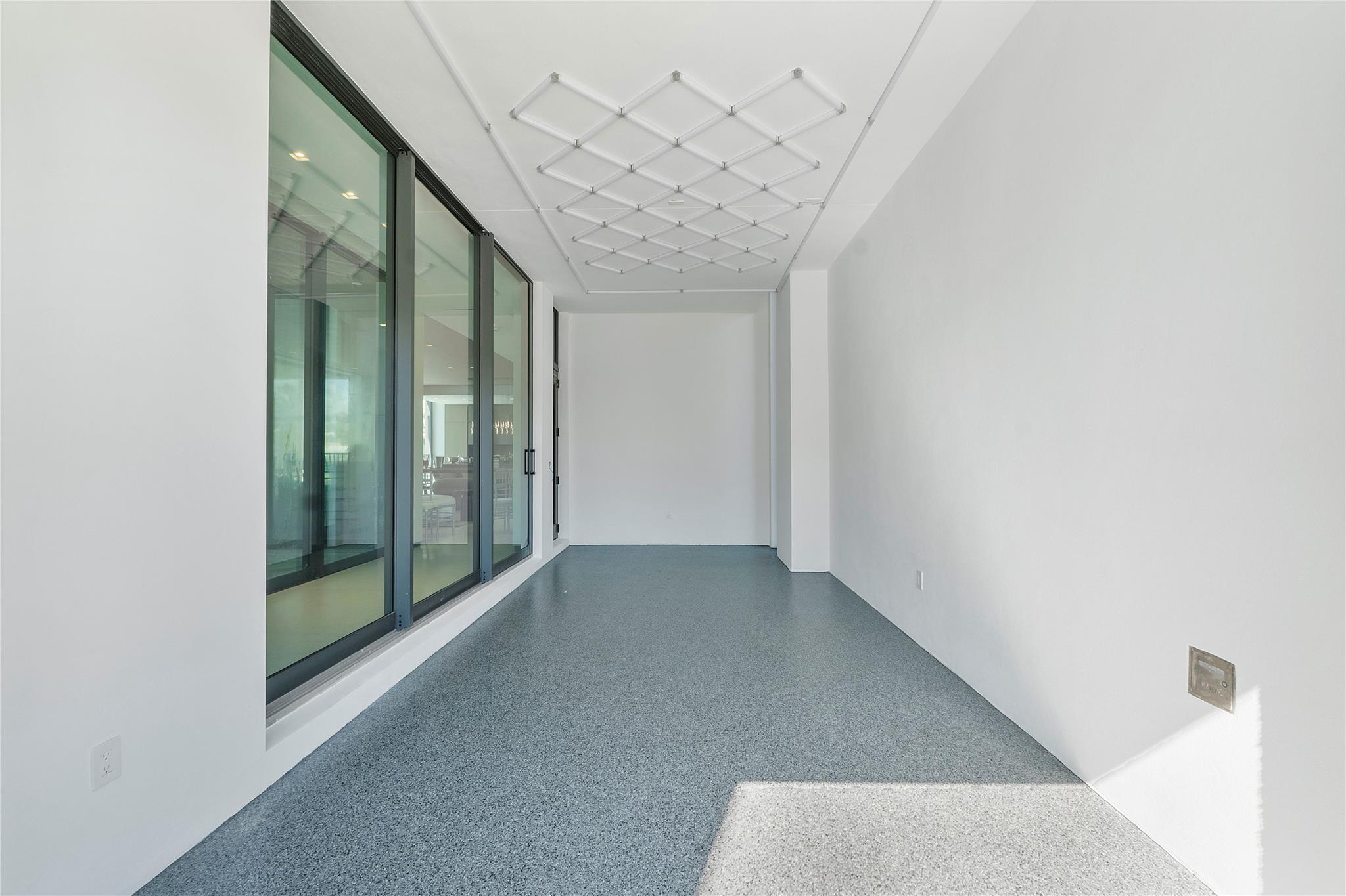 2880 NE 28th Street, Fort Lauderdale, FL 33306