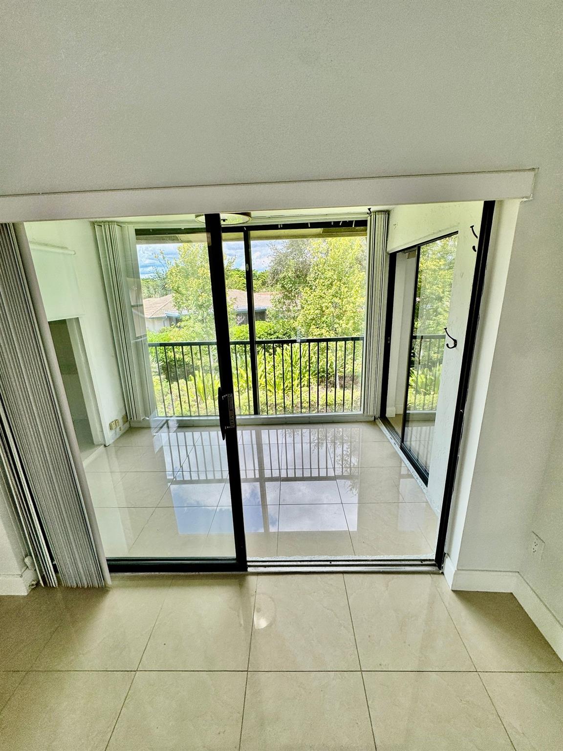 9657 N Riverside Drive 5H, Coral Springs, FL 33071