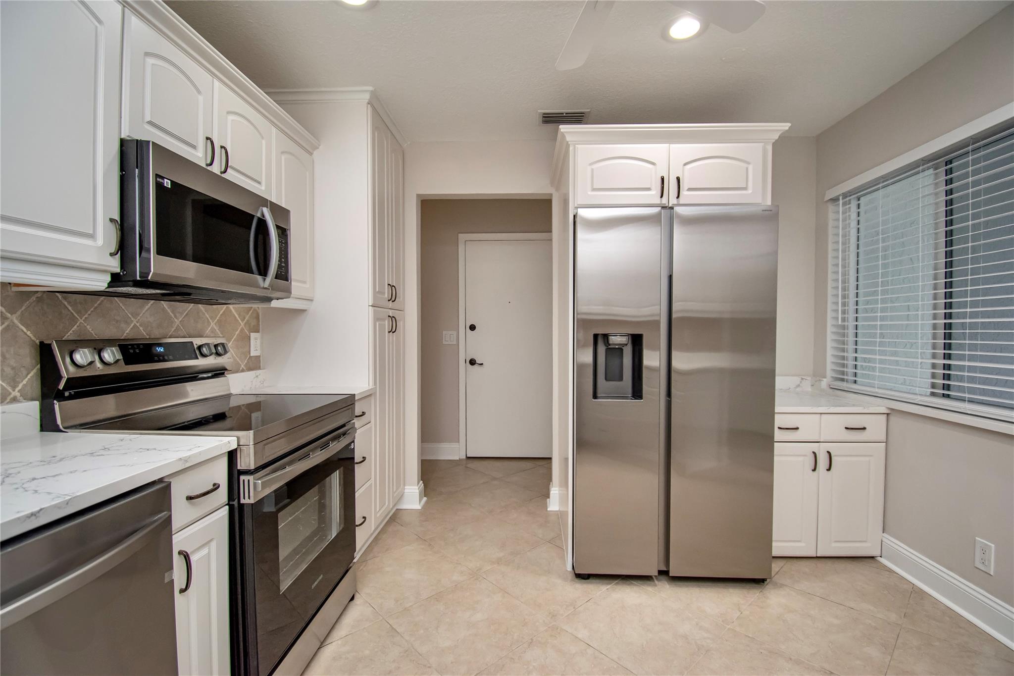 9107 Chatsworth Cascades Circle, Boca Raton, FL 33434