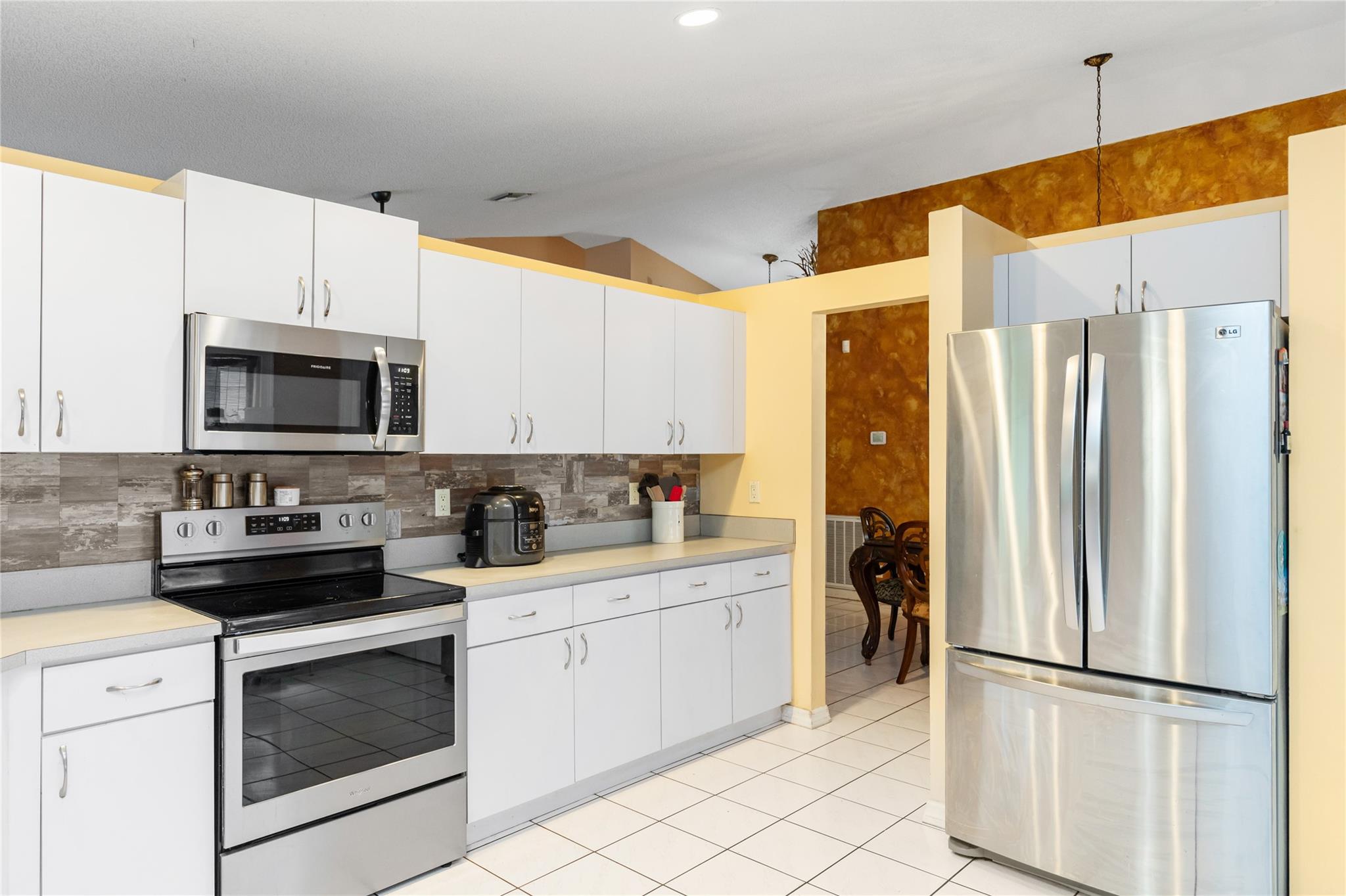 Open and airy kitchen to dining and family area