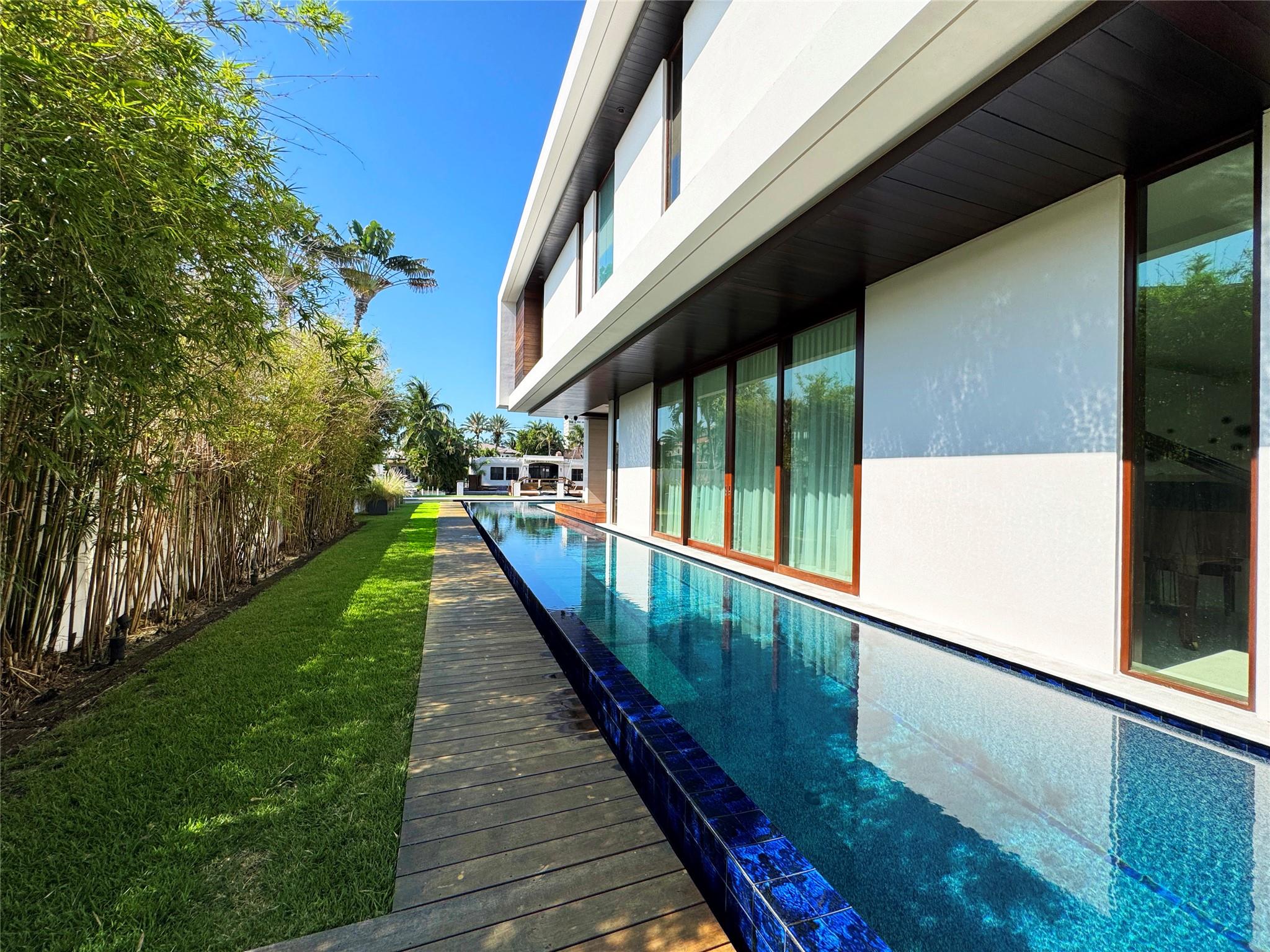 10 Pelican Drive, Fort Lauderdale, FL 33301