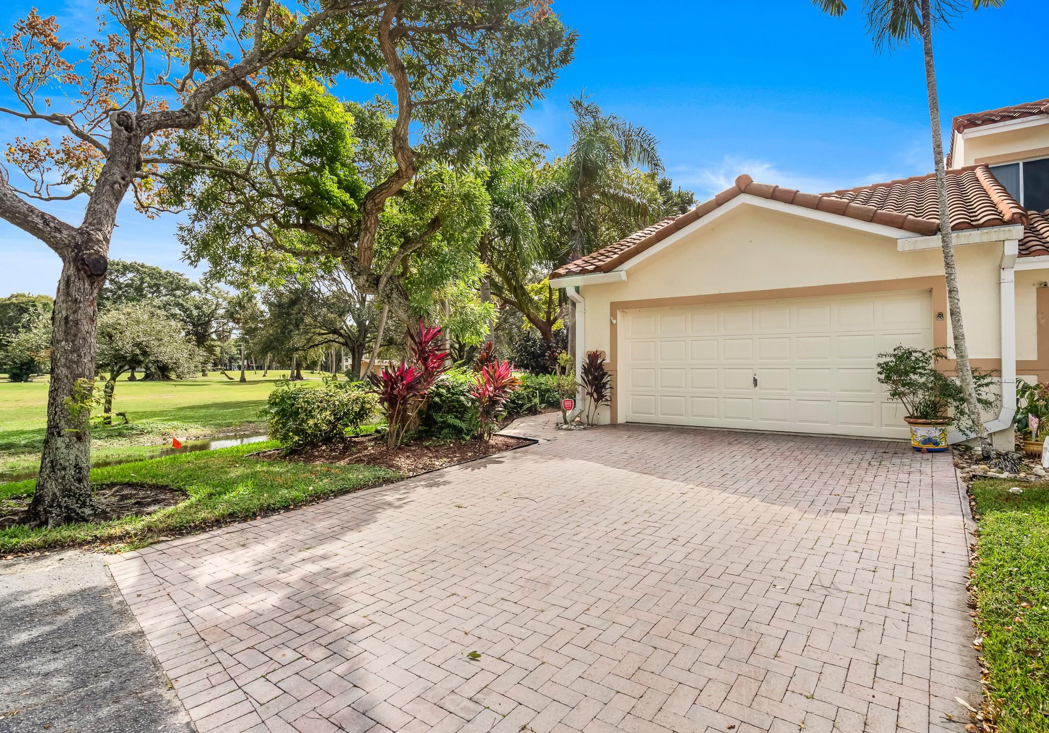 Photo for 476 W Palm Aire Drive, Pompano Beach, FL 33069 - listing #FX-10535134 476 W Palm Aire Drive, Pompano Beach, FL 33069