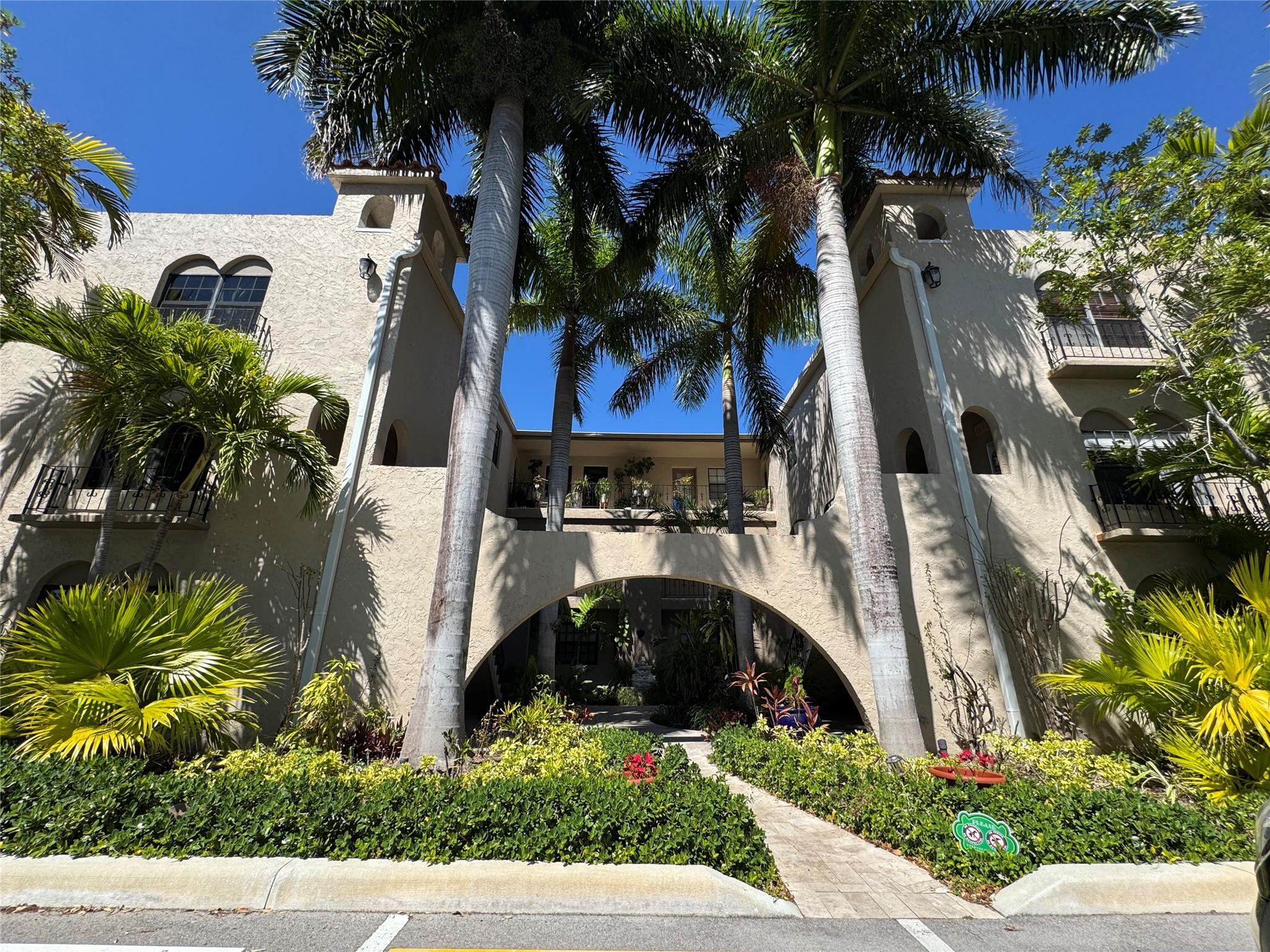 Photo for 815 NE 28th Street, 104, Wilton Manors, FL 33334 - Listing #FX-10492542 815 NE 28th Street, 104, Wilton Manors, FL 33334