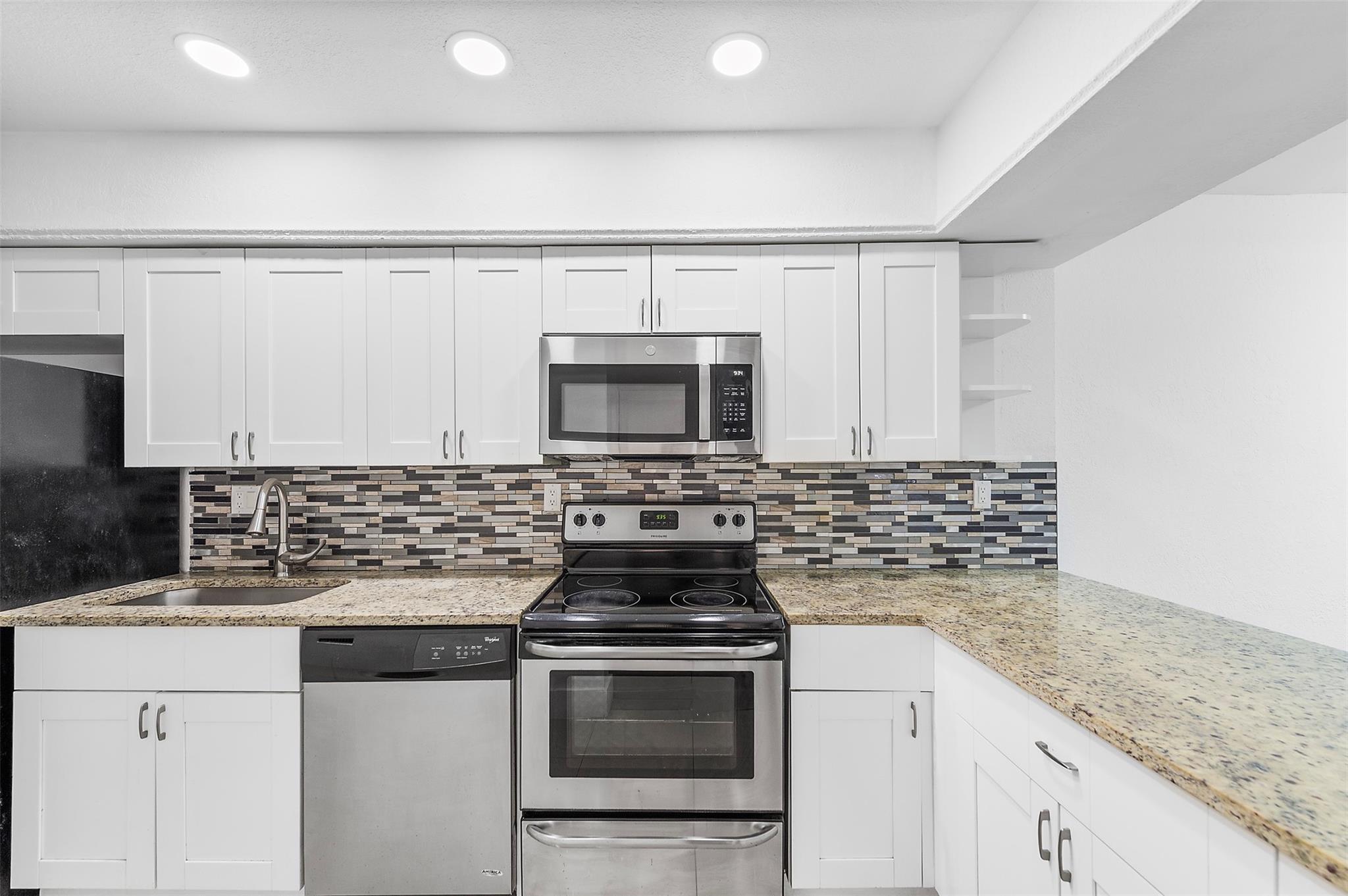 3951 Coral Springs Drive 21, Coral Springs, FL 33065