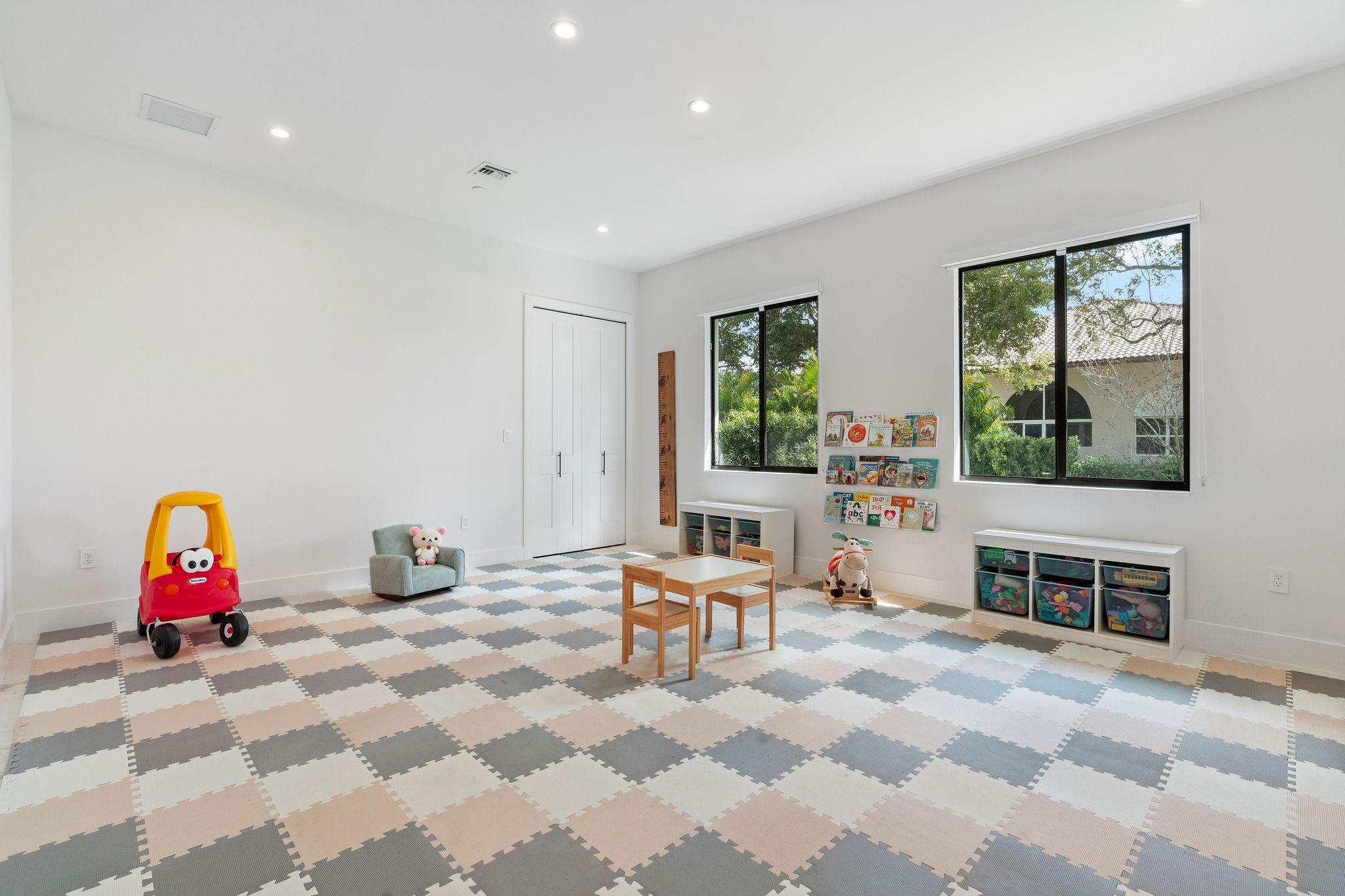 11861 NW 9 Street, Plantation, FL 33325