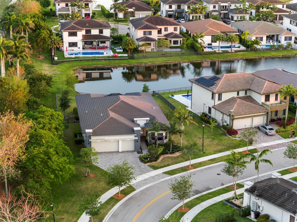 Photo for 10410 S Lago Vista Circle, Parkland, FL 33076 - Listing #FX-10434740 10410 S Lago Vista Circle, Parkland, FL 33076