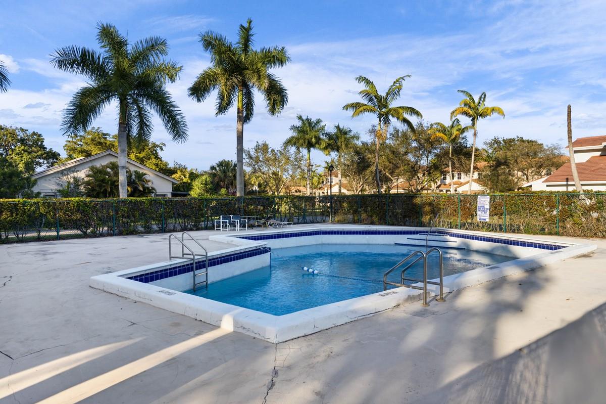 10762 La Placida Drive 7-107, Coral Springs, FL 33065