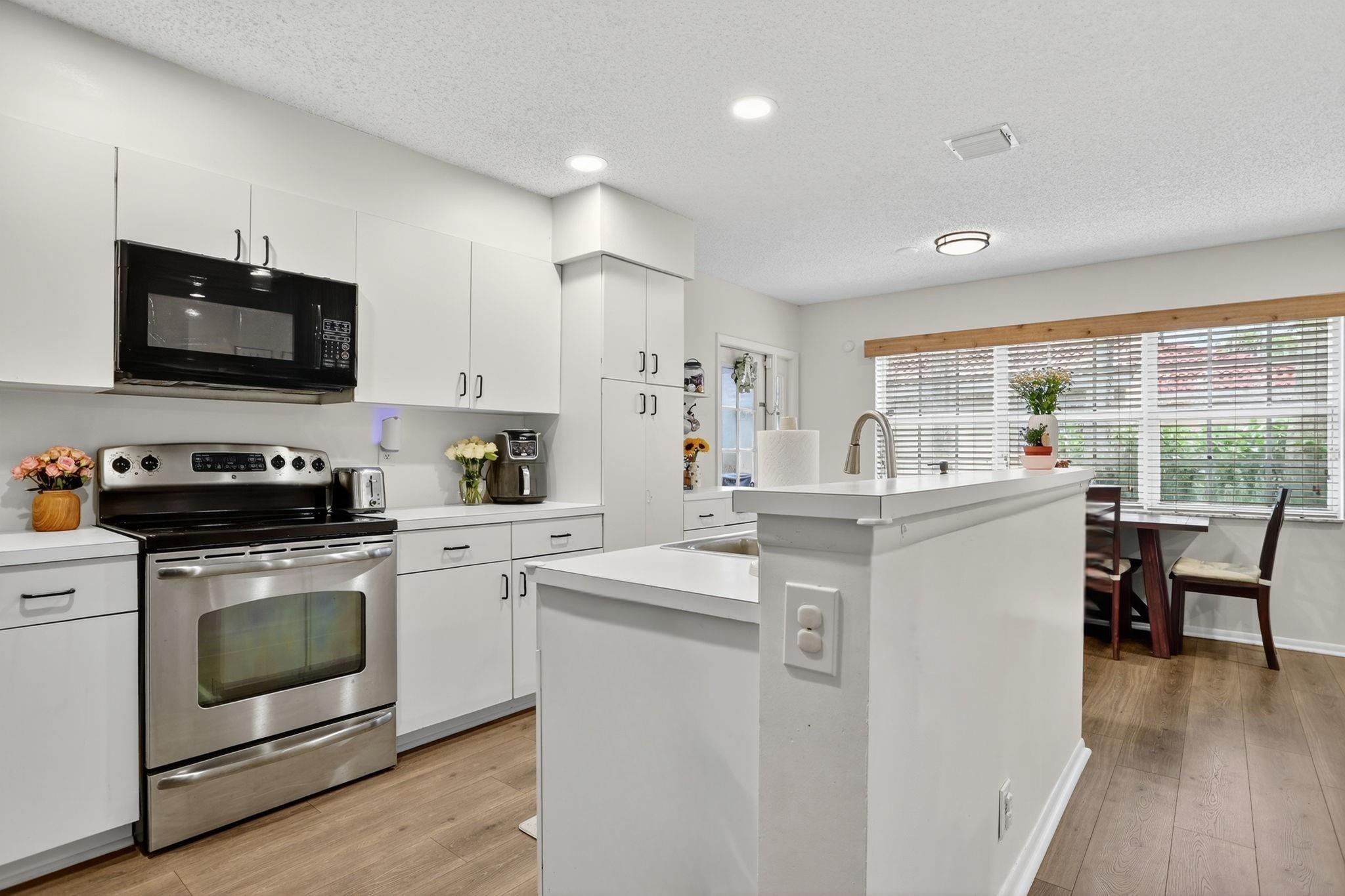 11461 Lakeview Drive 8, Coral Springs, FL 33071