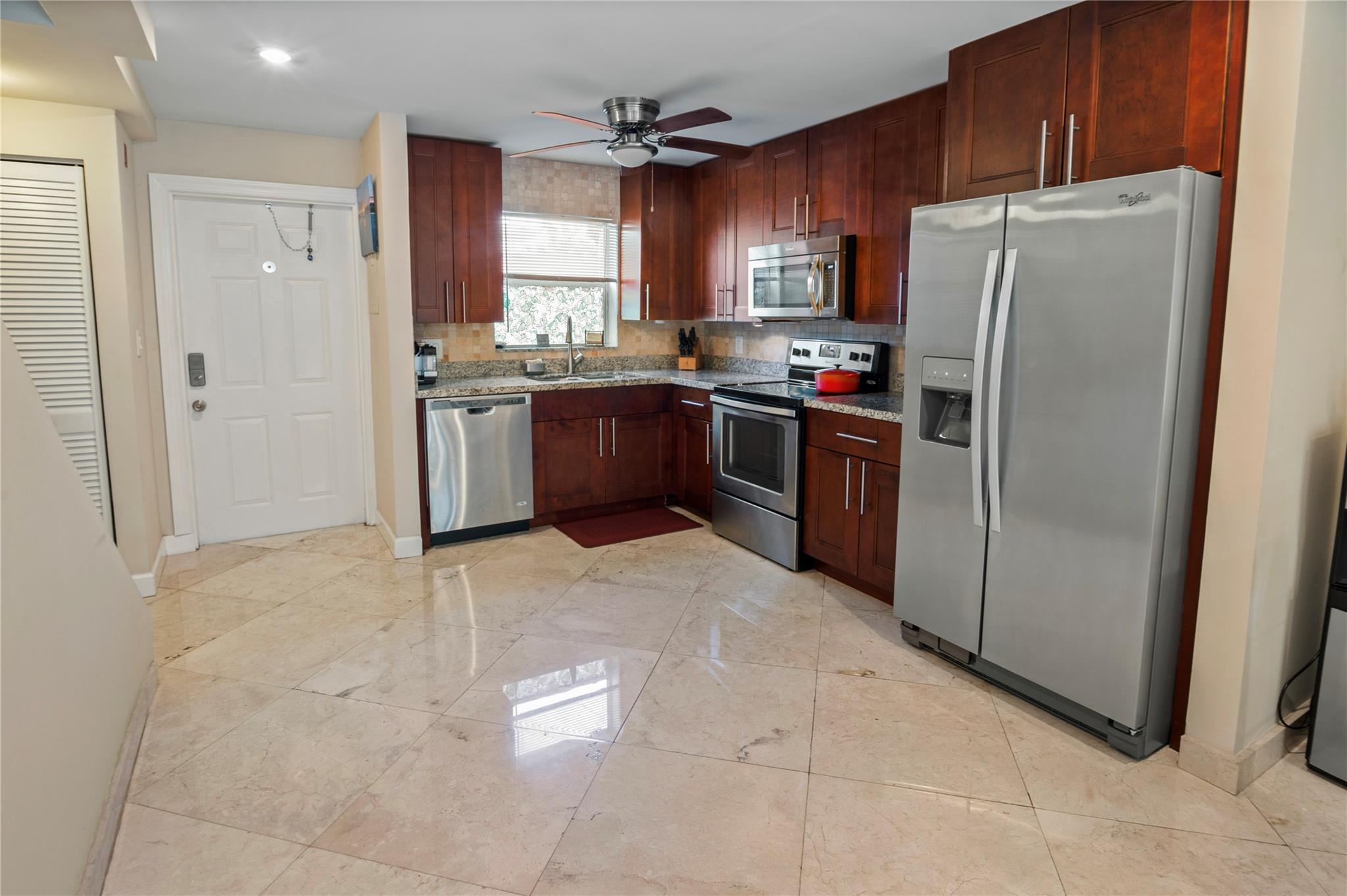 Photo for 811 W Oakland Park Boulevard, F4, Wilton Manors, FL 33311 - listing #FX-10533422 811 W Oakland Park Boulevard, F4, Wilton Manors, FL 33311