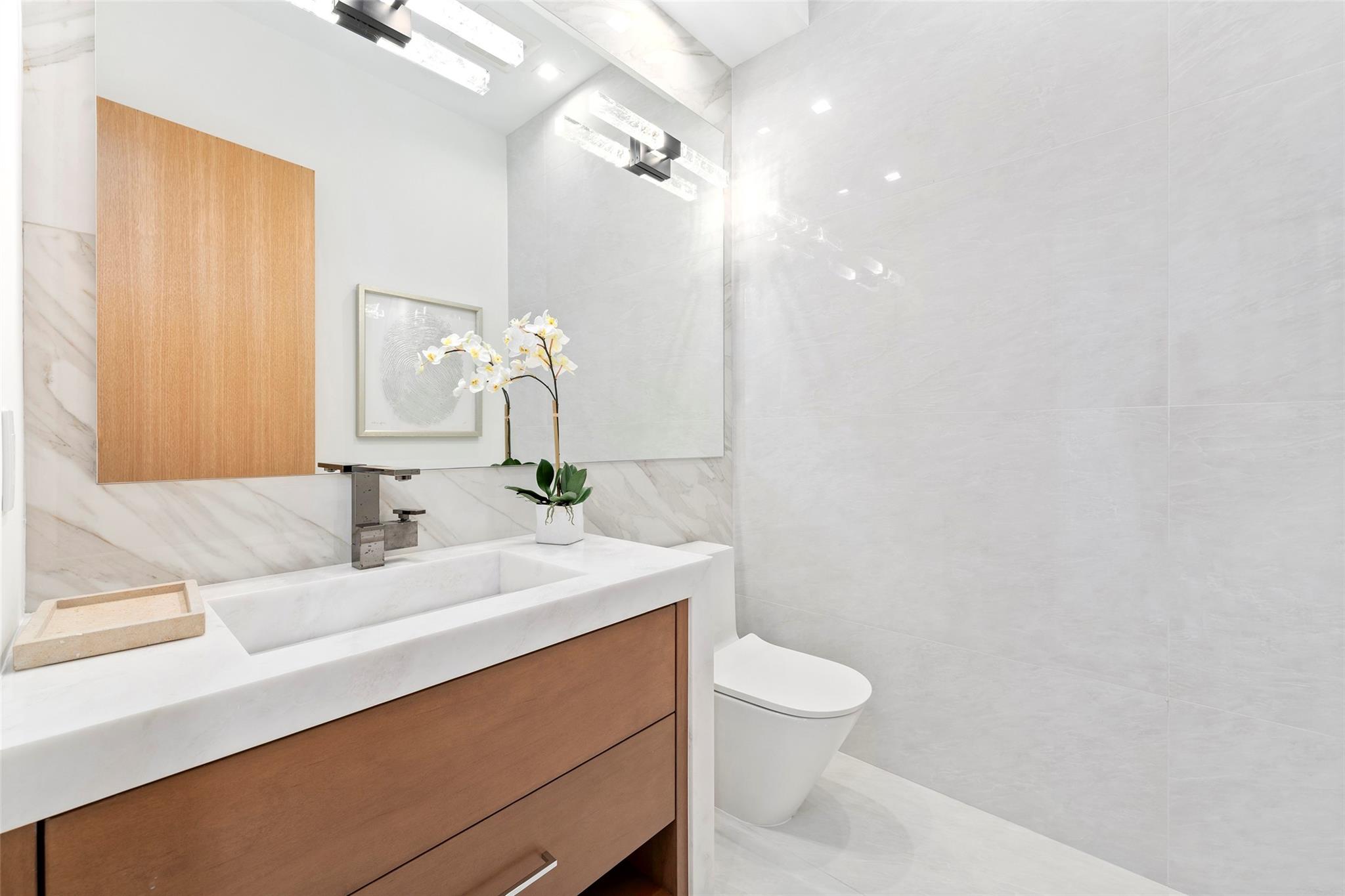 24 Fiesta Way, Fort Lauderdale, FL 33301