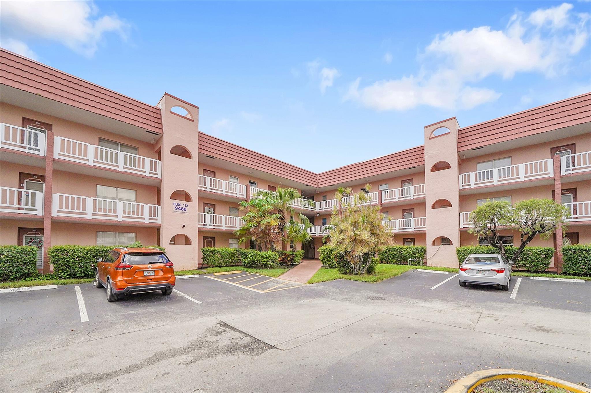 Photo for 9460 Sunrise Lakes Boulevard, 106, Sunrise, FL 33322 - Listing #FX-10526719 9460 Sunrise Lakes Boulevard, 106, Sunrise, FL 33322