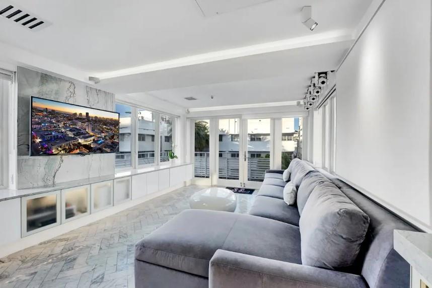 124 11th Street, Miami Beach, FL 33139