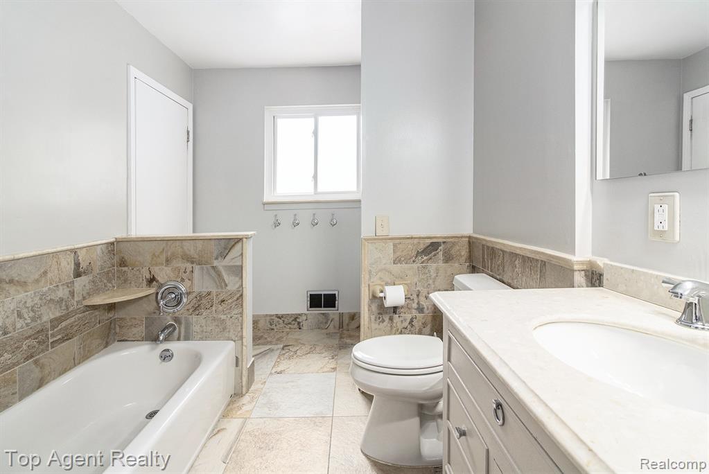 43954 McLean Drive, Sterling Heights, MI 48313 — Photo 20