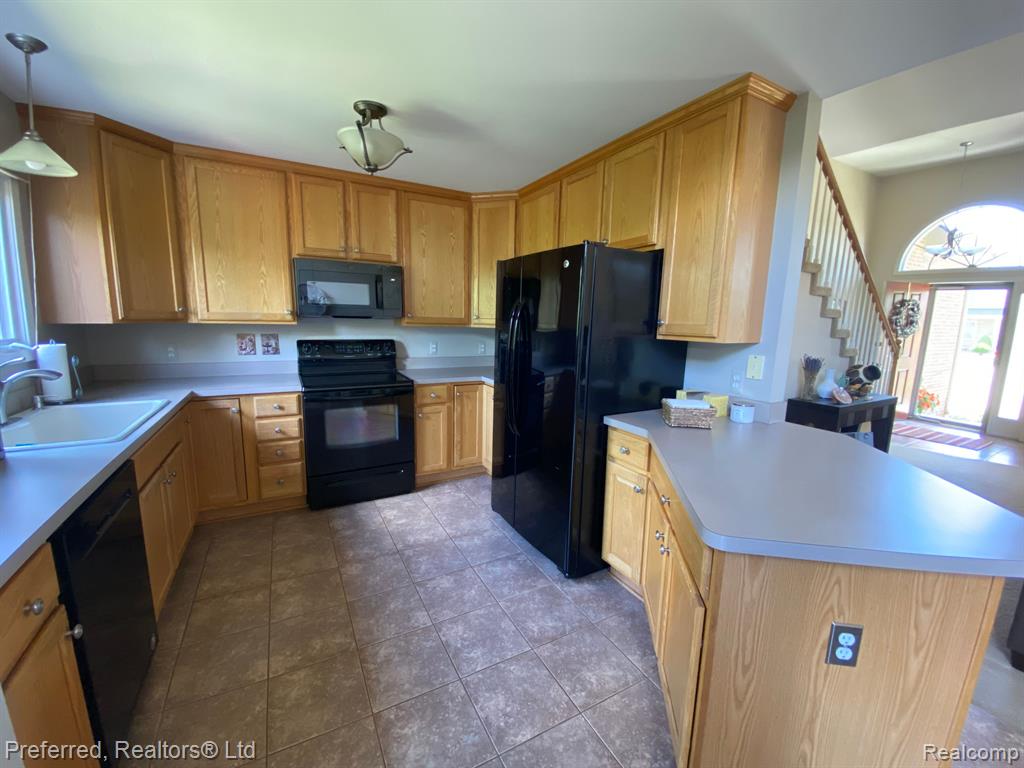 8360 OPAL Drive, Westland, MI — Photo 12