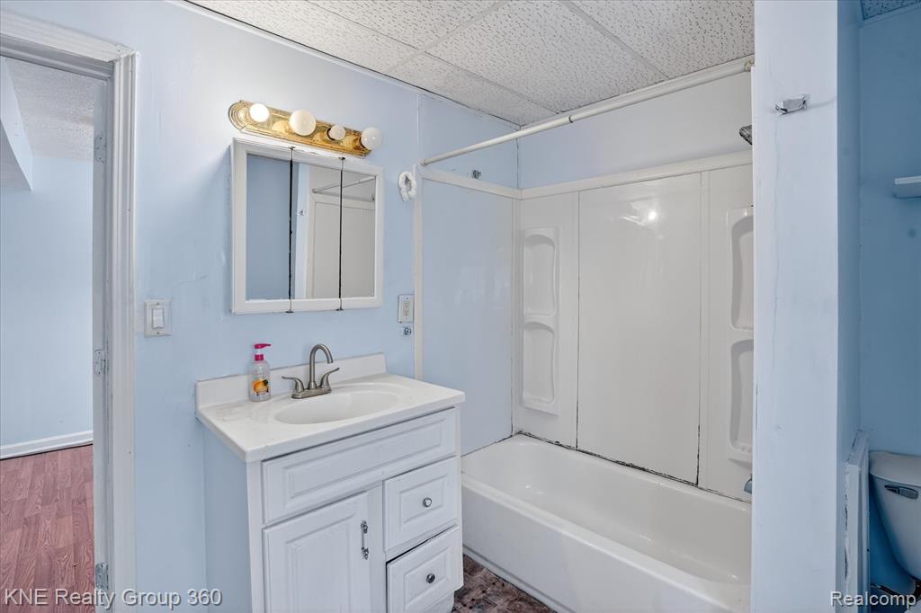 4928 Hughes Road, Lansing, MI 48910 — Photo 17