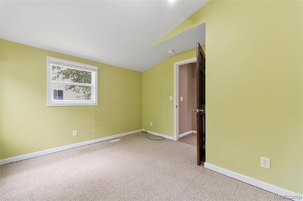 811 Miller Road, Lake Orion, MI 48362 — Photo 23