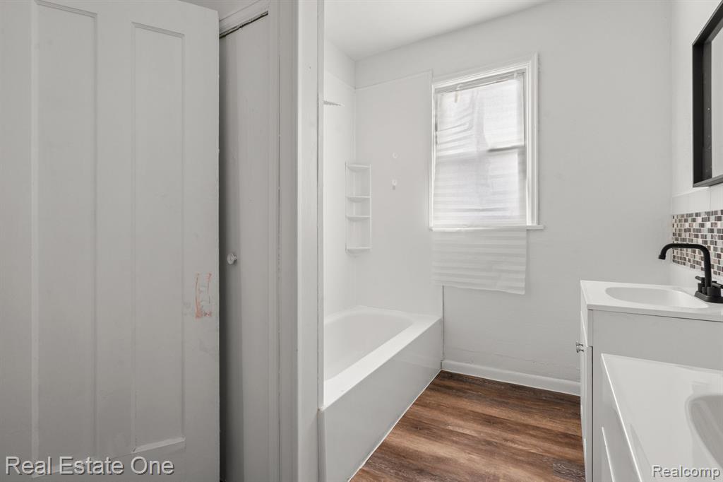 5370 SEEBALDT Street, Detroit, MI 48204 — Photo 18