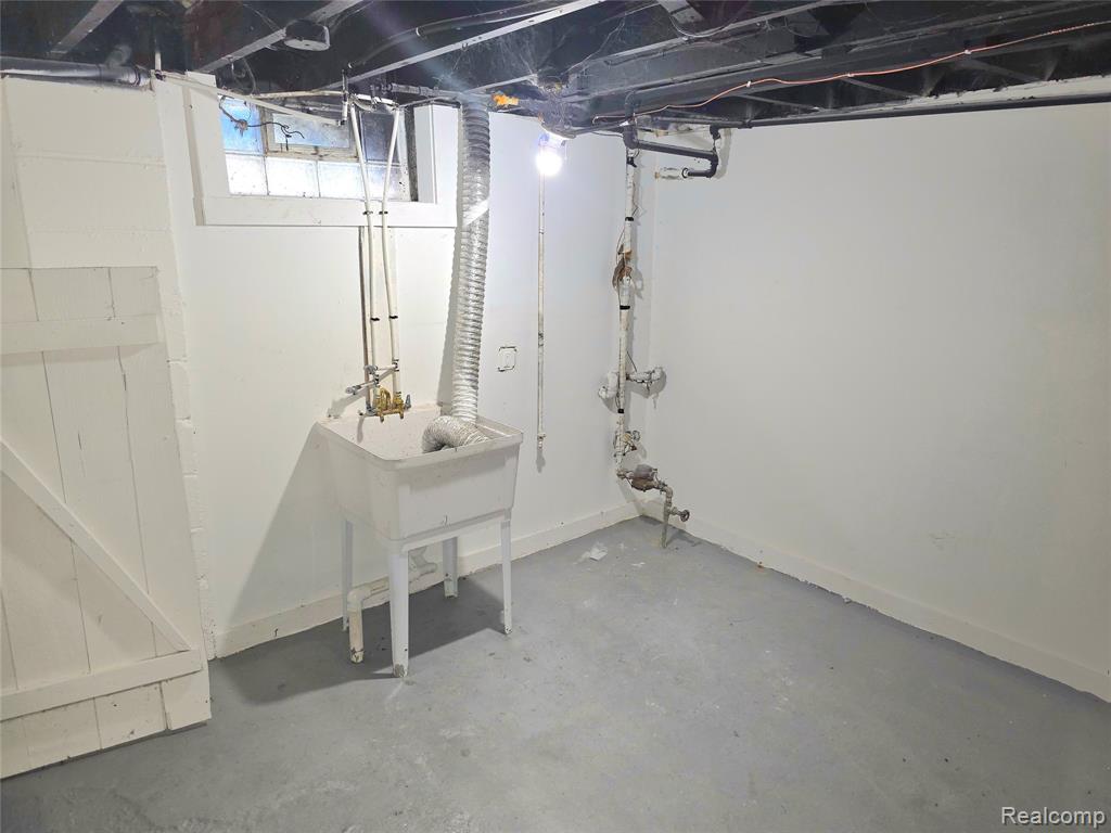 9560 Plainview Avenue, Detroit, MI 48228 — Photo 12