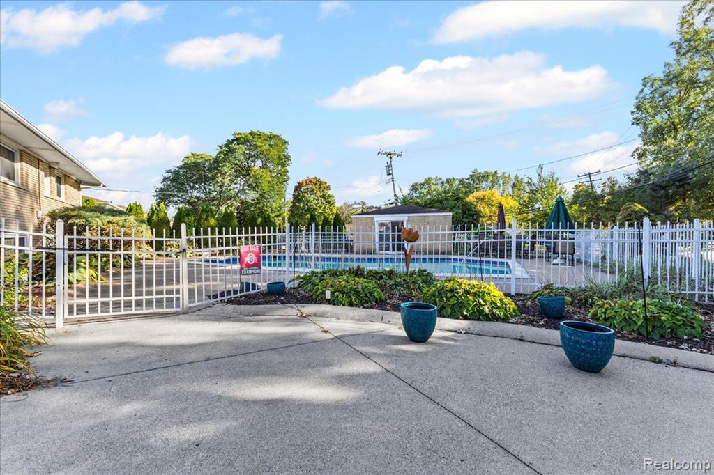 28791 Sunset Boulevard W, Lathrup Village, MI 48076 — Photo 7