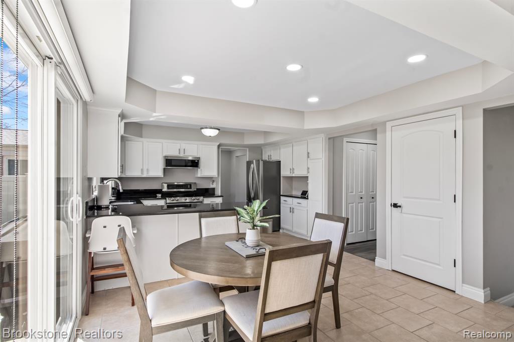 42838 FREEPORT Drive, Sterling Heights, MI 48313 — Photo 21