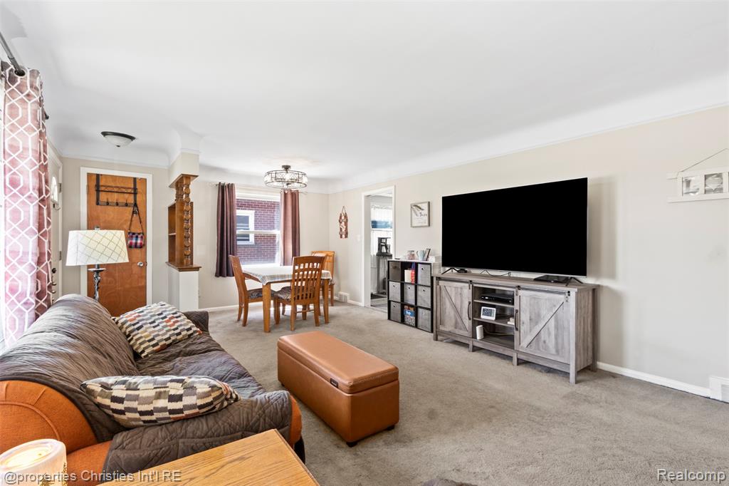 6561 Hawthorne Street, Garden City, MI — Photo 3