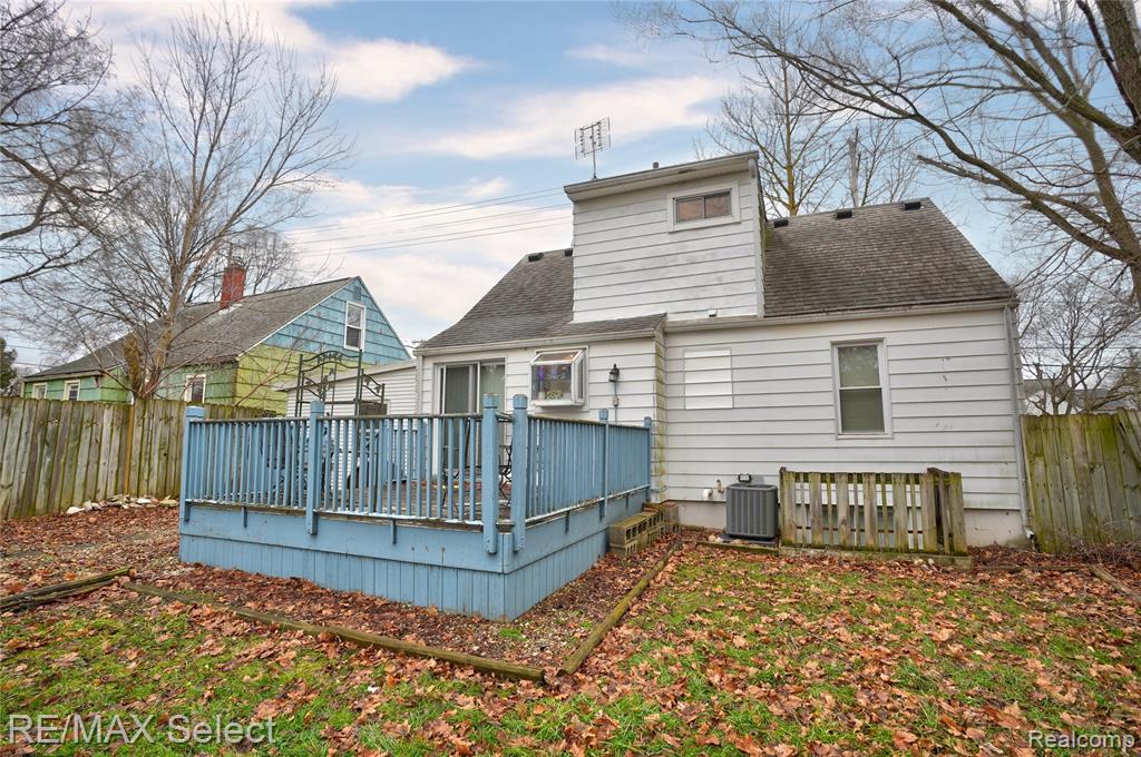 945 Salisbury Avenue, Flint, MI 48532 — Photo 8
