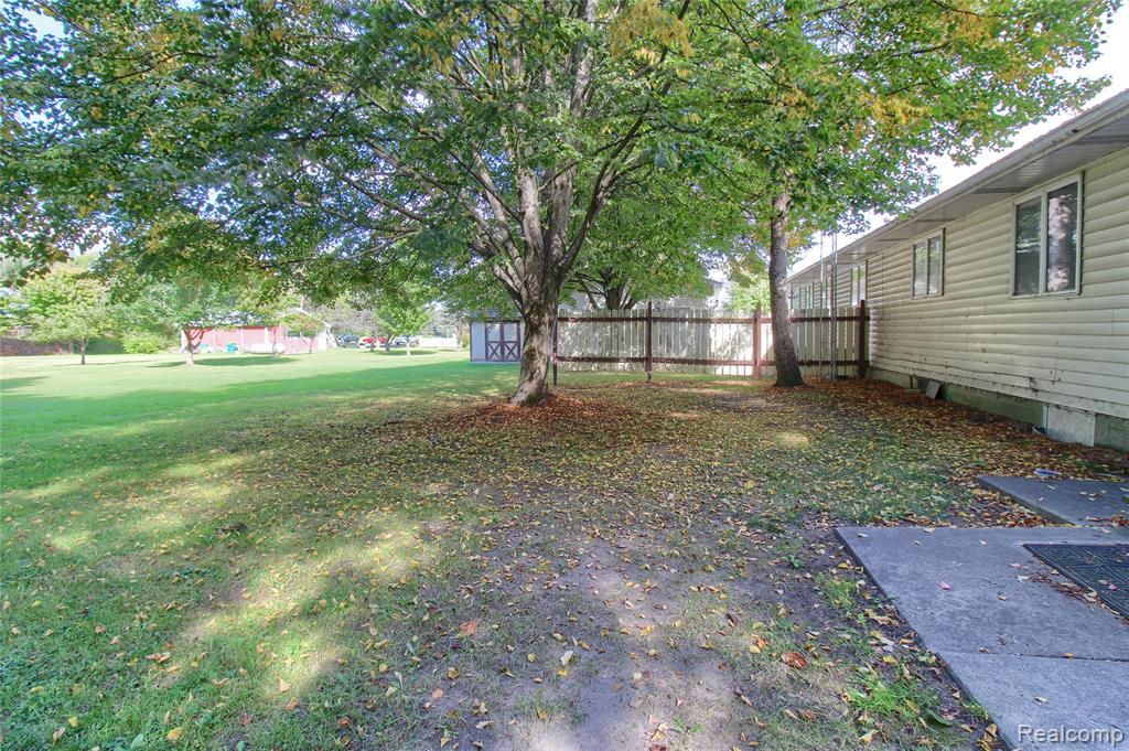 600 Oakville Waltz Road N, New Boston, MI 48164 — Photo 36