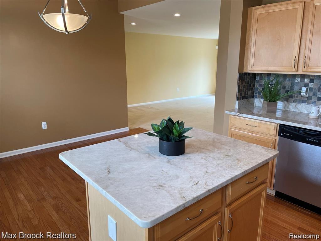754 SANDALWOOD Drive, Troy, MI 48085 — Photo 14
