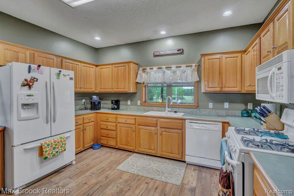 8661 TURNER Road, Imlay City, MI 48444 — Photo 17