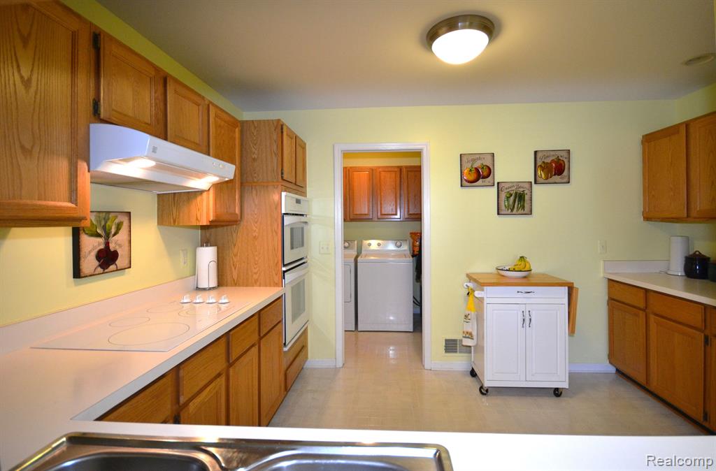 1166 Fairways Boulevard, Troy, MI 48085 — Photo 9