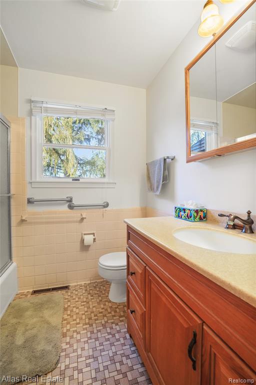4386 Bennett Drive, Burton, MI 48519 — Photo 33