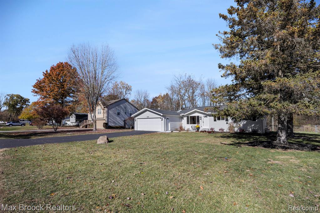 6604 Doyon Drive N, Waterford, MI 48327 — Photo 34