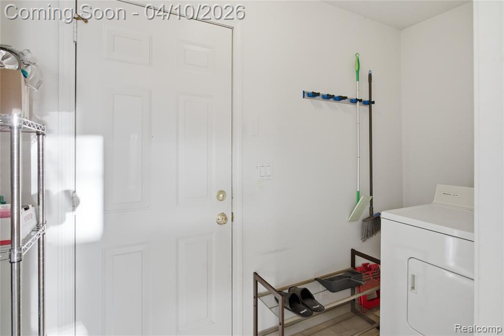 5351 Royal Vale Lane, Dearborn, MI 48126 — Photo 18