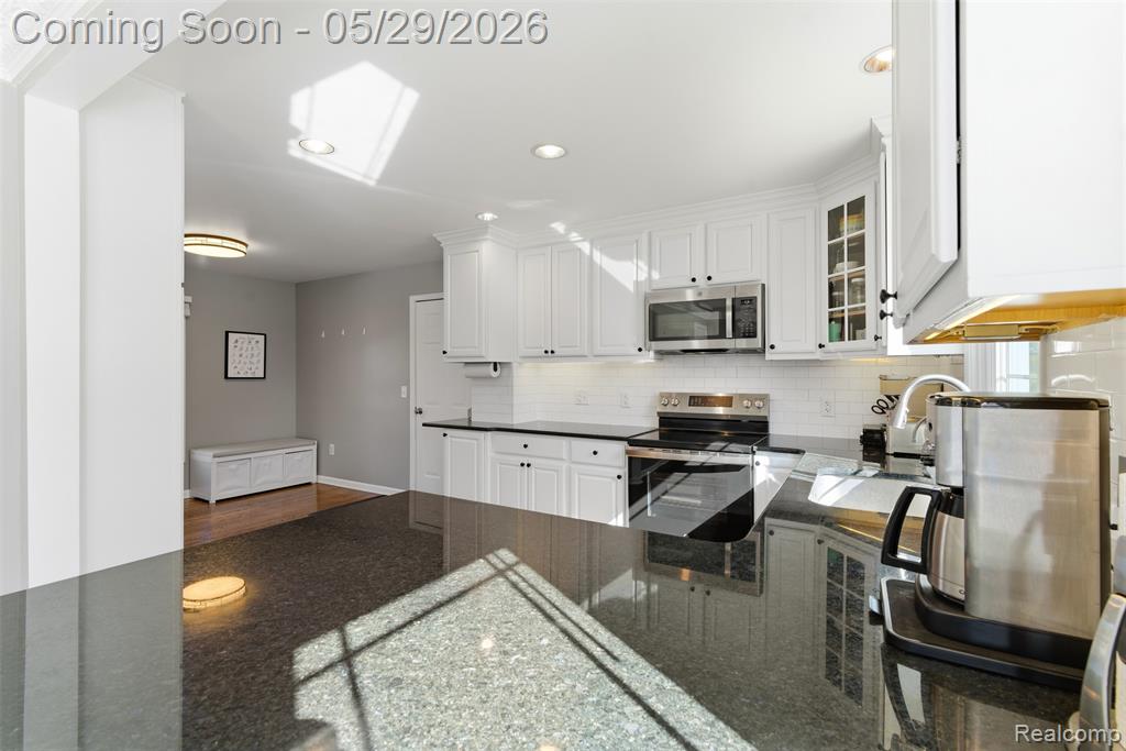 60491 Lamplighter Drive, New Hudson, MI 48165 — Photo 11