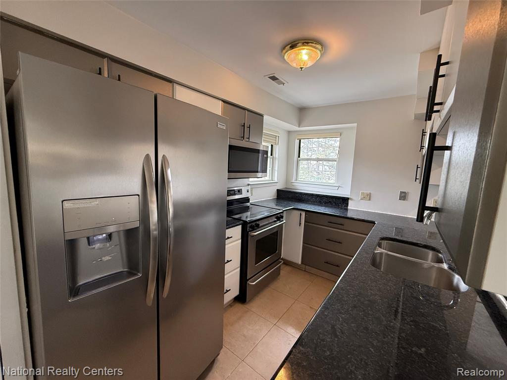 6677 Chimney Sweep, West Bloomfield, MI — Photo 13